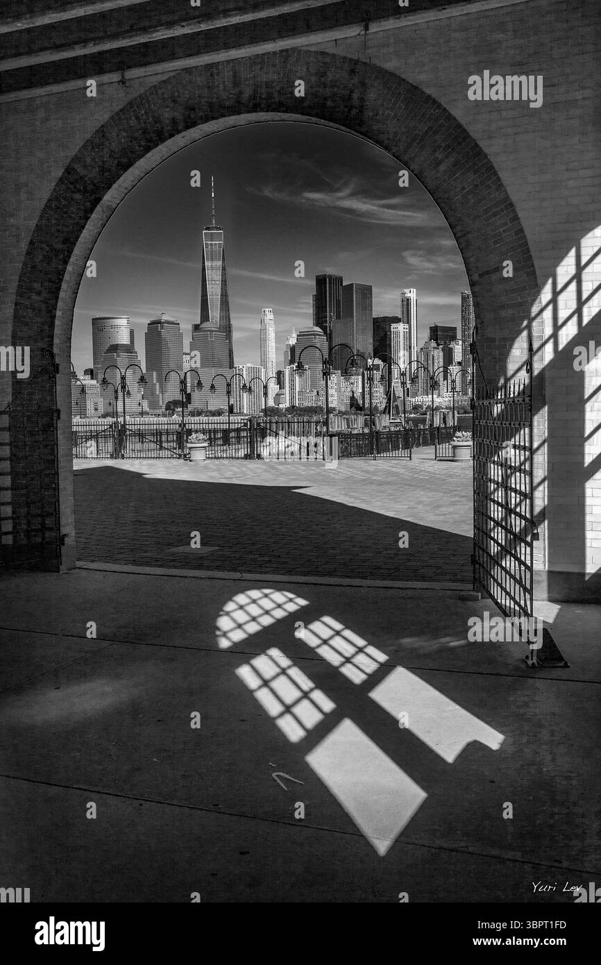 Ceci est une vue du centre-ville de Manhattan depuis Liberty State Park dans le New Jersey. Banque D'Images