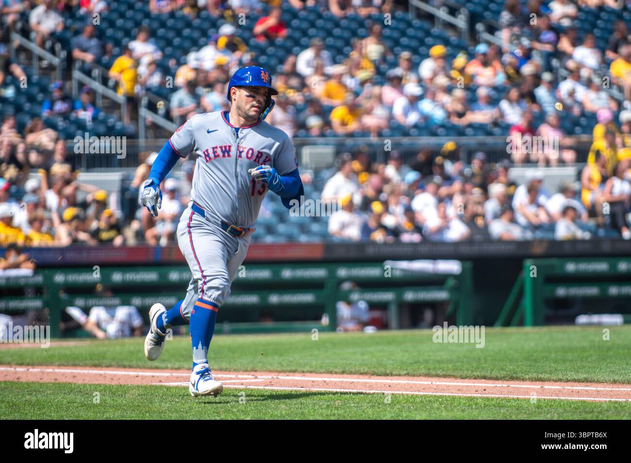 PITTSBURGH, PA - JUIN 29 : Luis Torrens, receveur des mets de New York, sur les pistes de base du parc PNC (photo de Dan Squicciarini) Banque D'Images