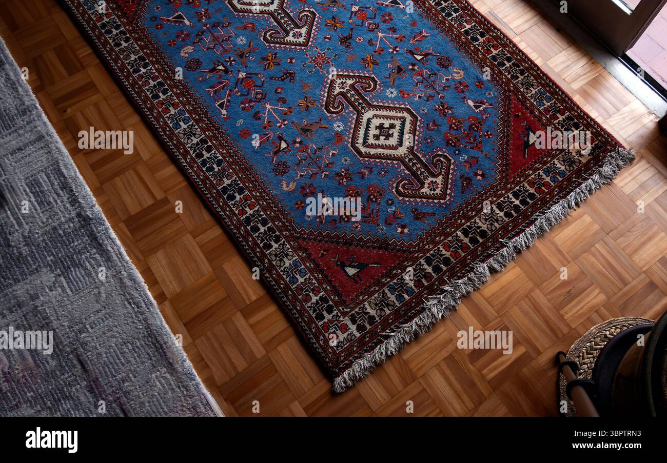 Vue de dessus de la moquette sur le parquet d'en haut Banque D'Images