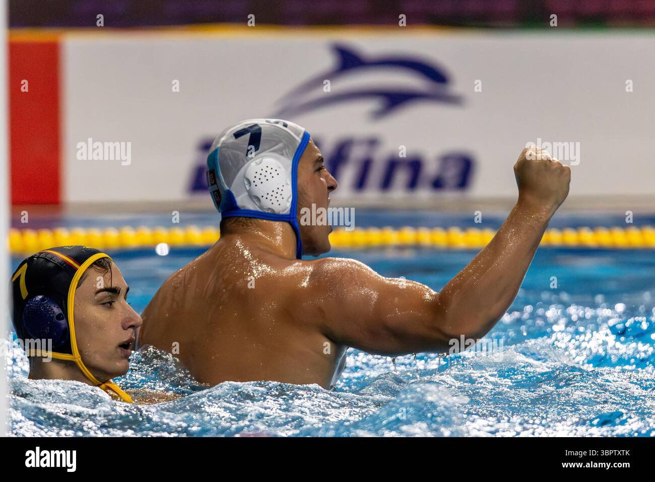 ISTANBUL, TURQUIE - 9 JUILLET 2025 : match du Championnat d'Europe de water-polo masculin U16 entre l'Espagne et la Serbie au complexe sportif Beylikdüzü, Istanbul. Crédits : ahmetozkanPhotography Banque D'Images