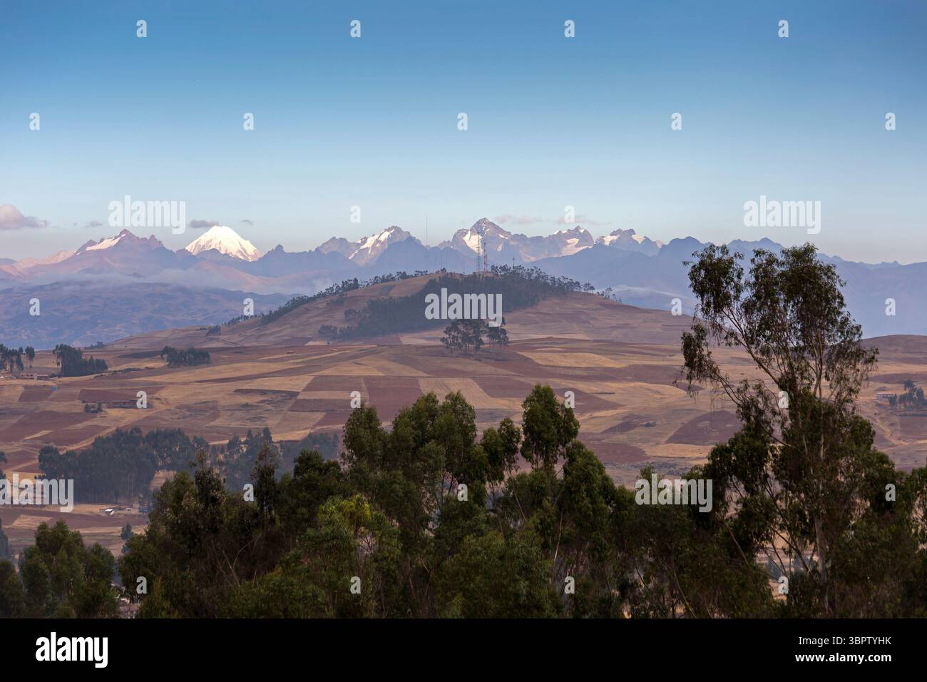 Vue depuis la Cordillère des Andes, la Vallée sacrée, Cusco, Perú Banque D'Images Vue depuis la Cordillère des Andes, la Vallée sacrée, Cusco, Perú Banque D'Images
