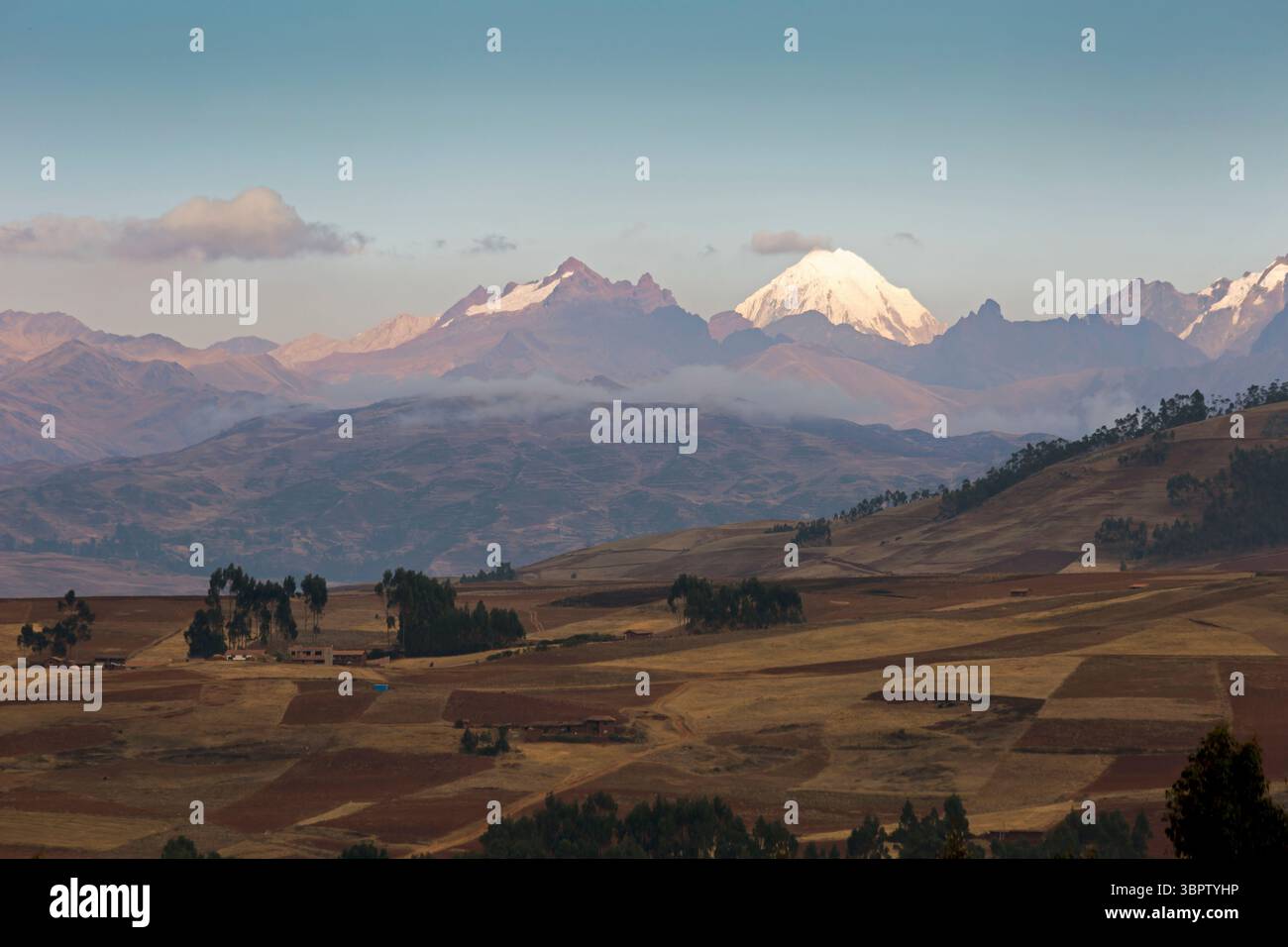 Vue depuis la Cordillère des Andes, la Vallée sacrée, Cusco, Perú Banque D'Images Vue depuis la Cordillère des Andes, la Vallée sacrée, Cusco, Perú Banque D'Images