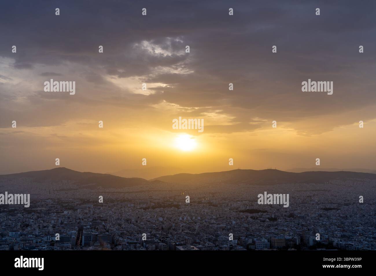 Vue d'Athènes Grèce comme le soleil se couche vu de la colline Lycabette Banque D'Images
