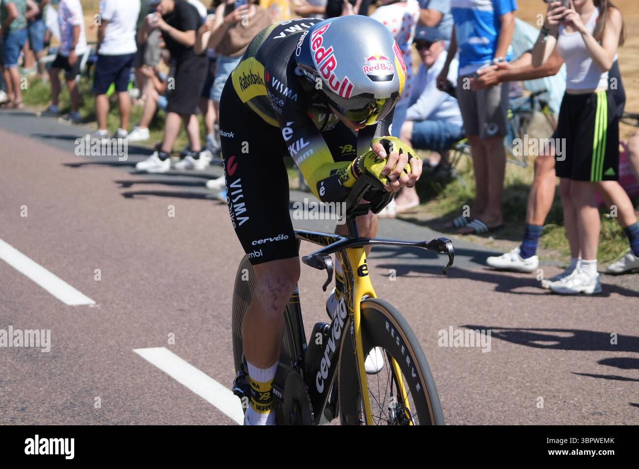 Caen, France. 09 juillet 2025. Wout van Aert de Visma | Lease a Bike pendant le Tour de France 2025, épreuve cycliste UCI WorldTour, étape 5, contre-la-montre individuel, Caen - Caen (33 km) le 9 juillet 2025 à Caen, France - photo Laurent Lairys/DPPI crédit : DPPI Media/Alamy Live News Banque D'Images