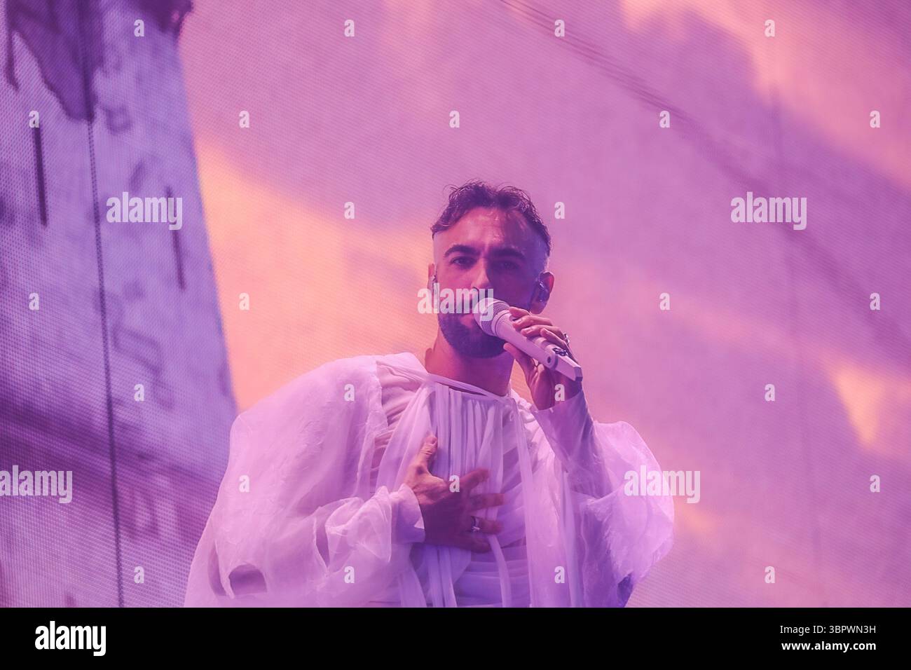 Turin, Italie. 10 juillet 2025. Le chanteur italien Mengoni lors du concert à Turin pendant MENGONI DEGAGI STADI, concert de musique à TURIN, Italie, 09 juillet 2025 crédit : Agence photo indépendante/Alamy Live News Banque D'Images