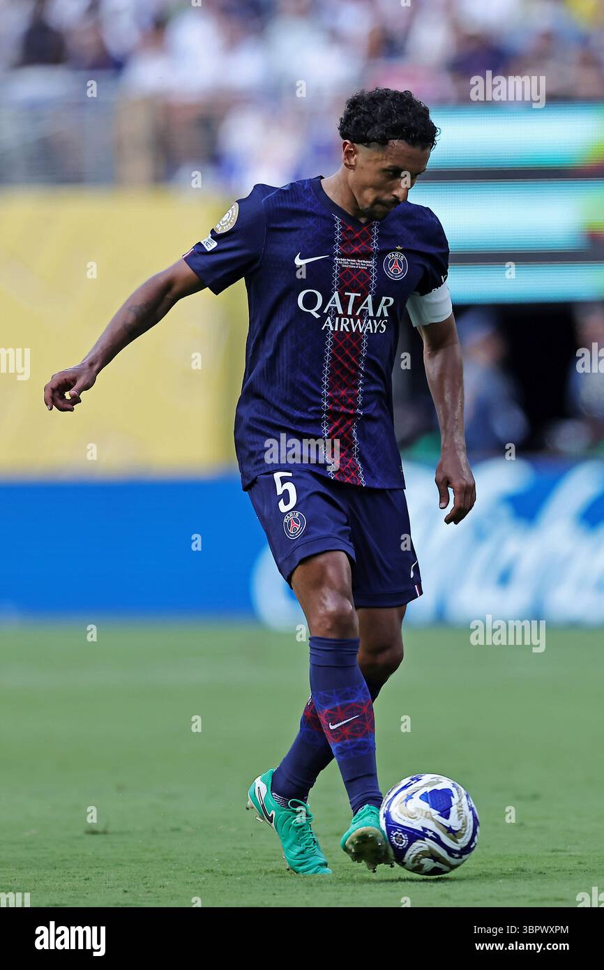 9 juillet 2025 ; East Rutherford, NJ, USA : Marquinhos du PSG passe la balle lors du match entre le PSG et le Real Madrid C.F. pour la demi-finale de la Coupe du monde des clubs FIFA 2025, au MetLife Stadium Banque D'Images