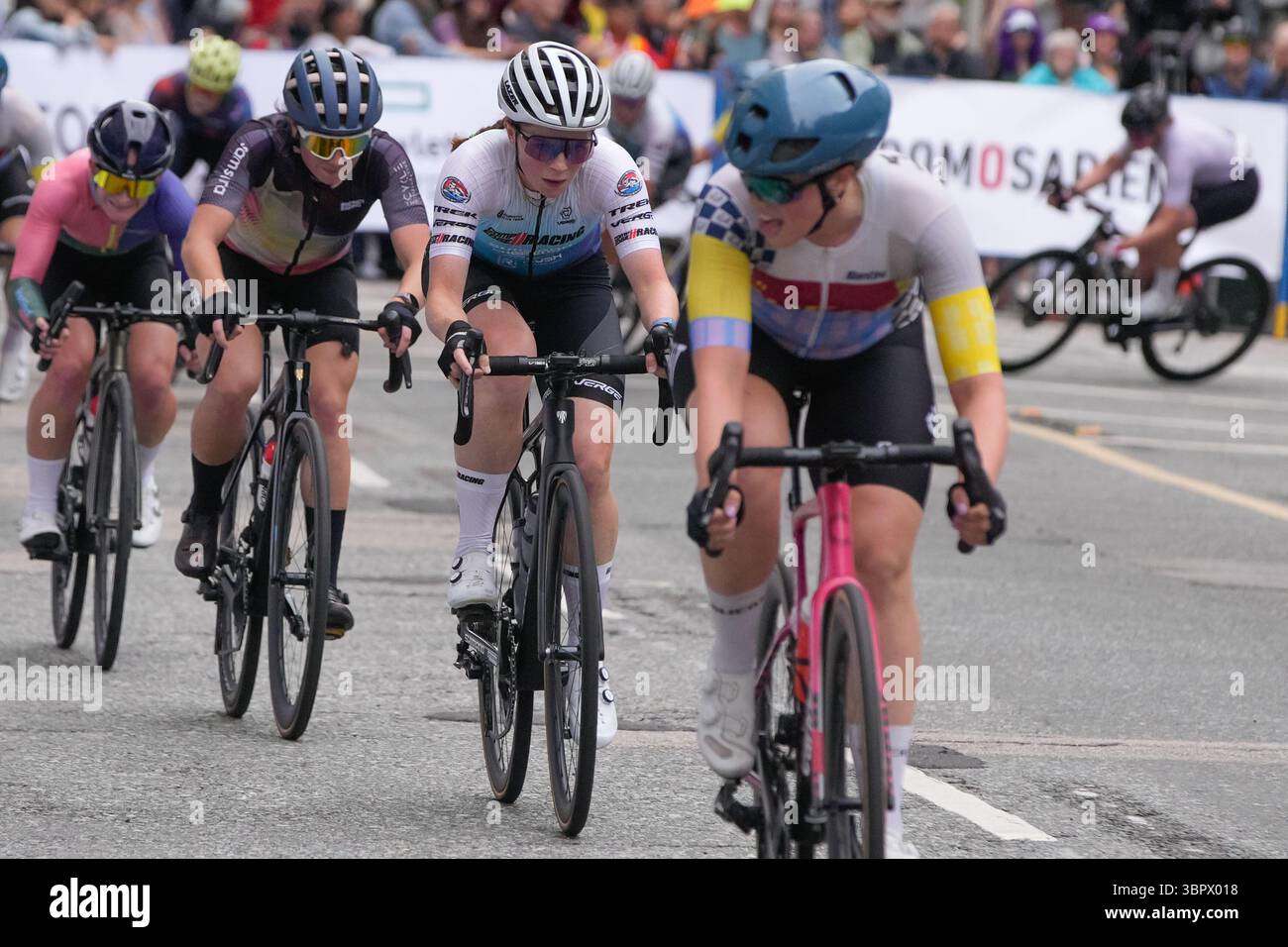 Vancouver, Canada. 9 juillet 2025. Les cyclistes participent à la course cycliste Gastown Grand Prix 2025 à Vancouver, Canada, le 9 juillet 2025. Crédit : Liang Sen/Xinhua/Alamy Live News Banque D'Images