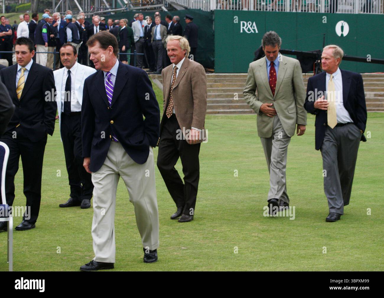 Ben Curtis, Seve Ballesteros, Tom Watson, Greg Norman, Ian Baker Finch et Jack Nicklaus avant le dîner des Champions LE CHAMPIONNAT OUVERT 2005 000712/ ST. ANDREWS, ÉCOSSE PHOTO MARK NEWCOMBE / visionsingolf.com le championnat Open 2005 s'est déroulé du 14 au 17 juillet 2005 au Old course de St Andrews, en Écosse. portrait visage heureux et souriant en gros plan Banque D'Images