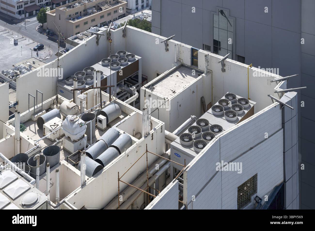 Climatisation de toit de bâtiment, Abu Dhabi, Émirats arabes Unis Banque D'Images