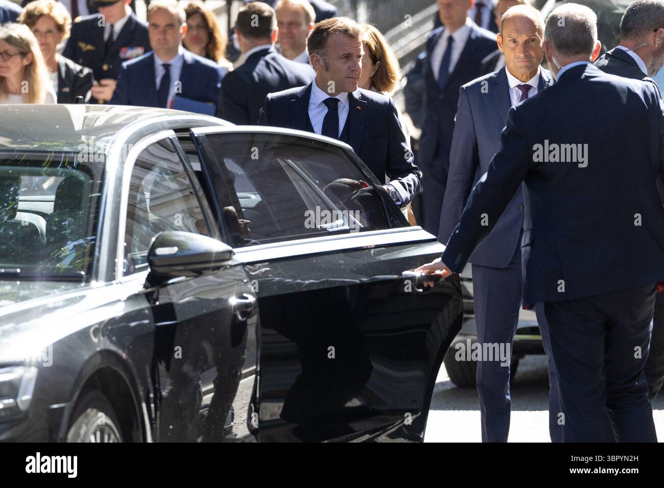 Londres, Royaume-Uni. 10 juillet 2025. Le président de la République française Emmanuel Macron arrive au 10 Downing Street pour rencontrer le premier ministre Sir Keir Starmer. (Photo de Phil Lewis/SOPA images/SIPA USA) crédit : SIPA USA/Alamy Live News Banque D'Images