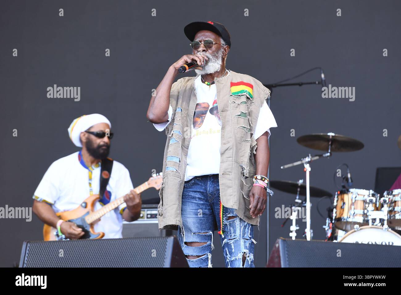 ROYAUME-UNI. 27 juin 2025. SHEPTON MALLET, ANGLETERRE - JUIN 27 : Winston Rodney de 'Burning Spear' sur la scène Pyramid au Glastonbury Festival, Worthy Farm, Pilton, le 27 juin 2025 à Shepton Mallet, Angleterre.Cap/Mar © Mar/Capital Pictures Credit : Capital Pictures/Alamy Live News Banque D'Images