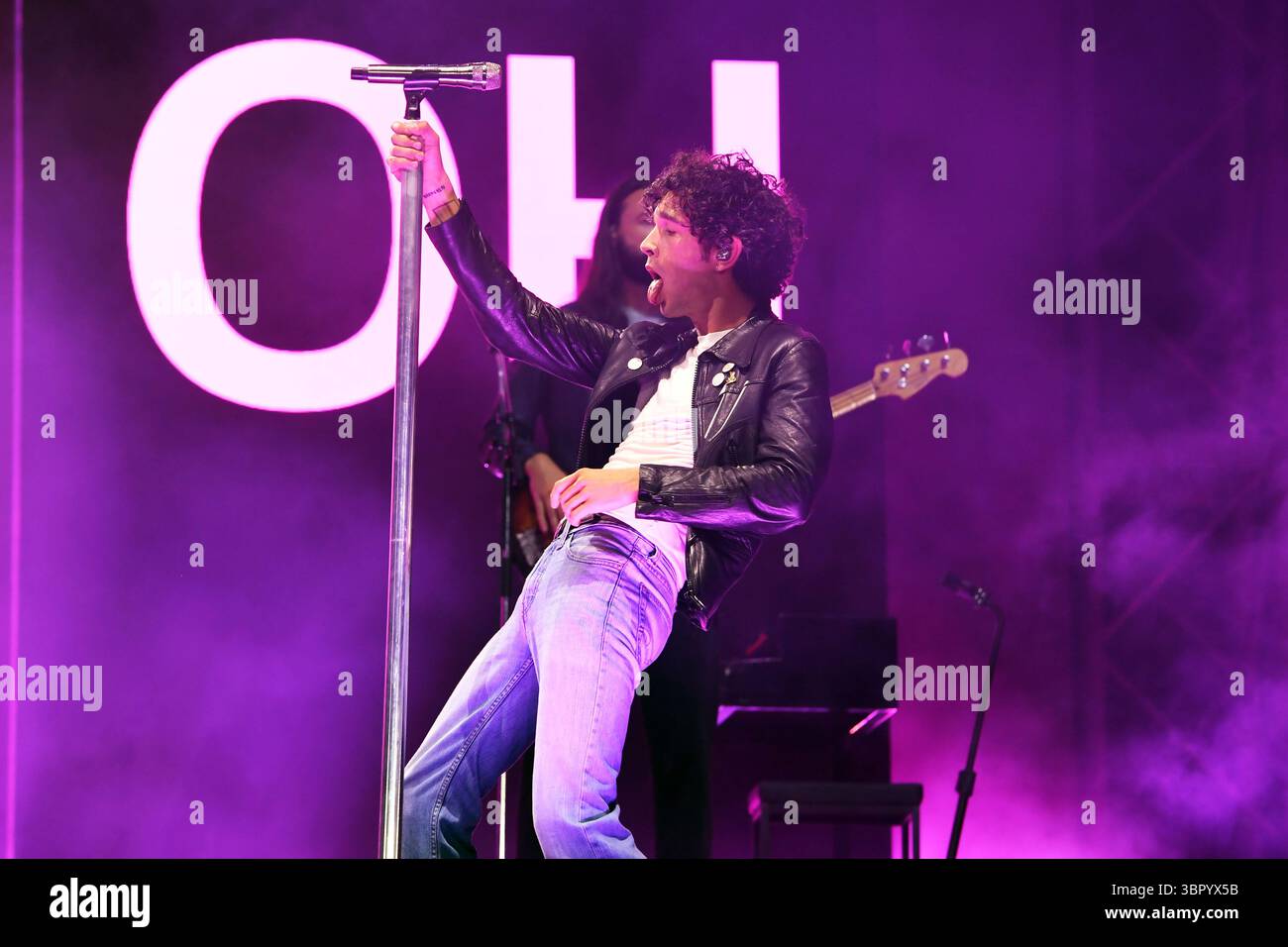 ROYAUME-UNI. 27 juin 2025. SHEPTON MALLET, ANGLETERRE - JUIN 27 : Matty Healy de 'The 1975' jouant sur la scène Pyramid au Glastonbury Festival, Worthy Farm, Pilton, le 27 juin 2025 à Shepton Mallet, Angleterre.Cap/Mar © Mar/Capital Pictures Credit : Capital Pictures/Alamy Live News Banque D'Images