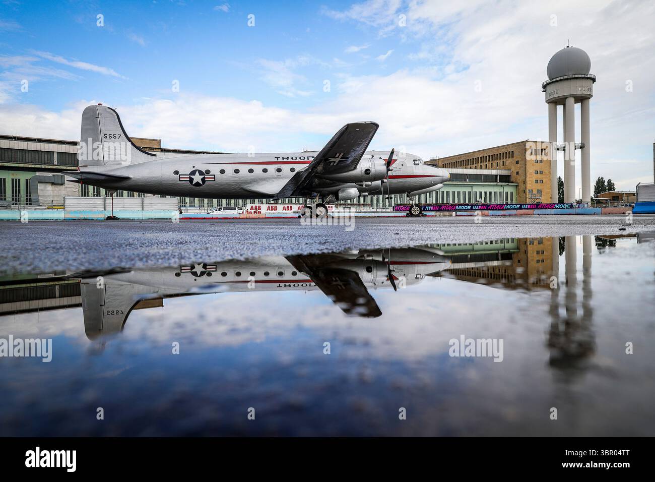 Berlin, Allemagne. 10 juillet 2025. Ambiance piste ambiance pendant l'ePrix de Berlin, 13e et 15e manche du Championnat du monde ABB FIA de formule E 2024-25, sur le circuit de Tempelhof Airport Street du 11 au 13 juillet 2025 à Berlin, Allemagne - photo Paulo Maria/DPPI crédit : DPPI Media/Alamy Live News Banque D'Images