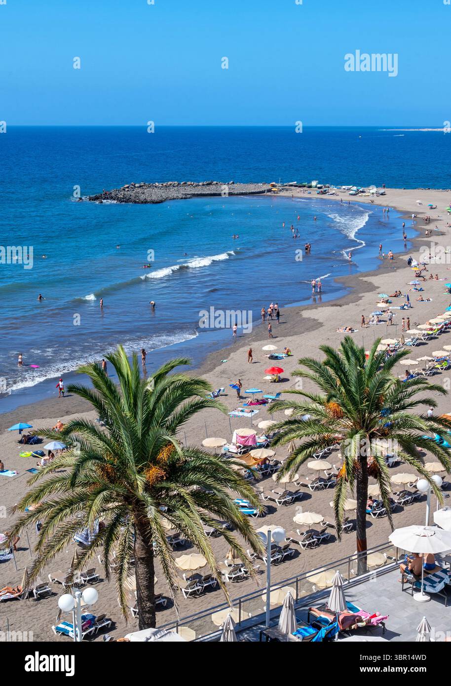 Image aérienne de Playa Del Ingles Beach le long de la côte à Maspalomas, Gran Canaria, Îles Canaries, Espagne. 7 juillet 2025. Banque D'Images