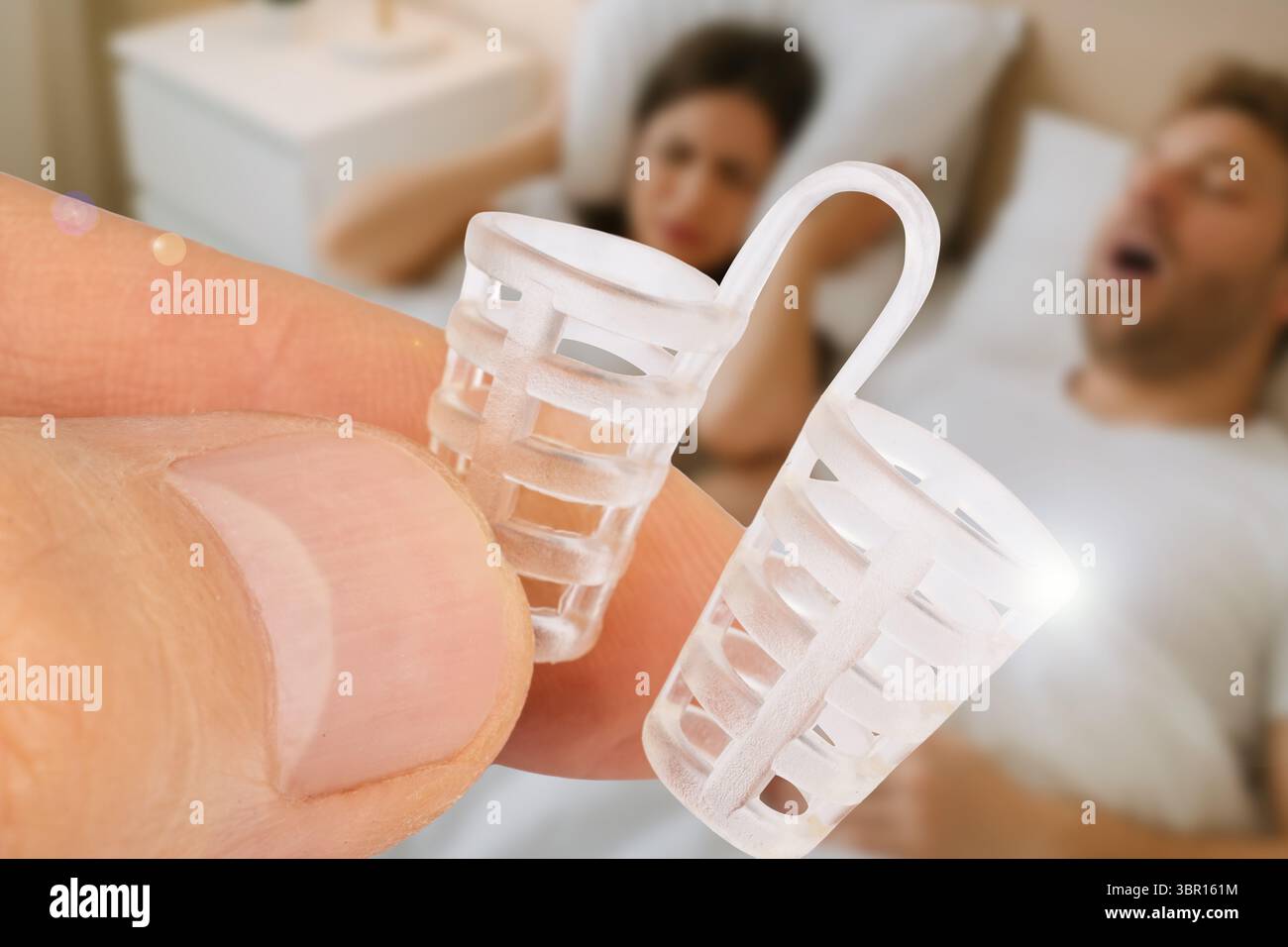 Dispositif de nez en silicone anti ronflement et couple de sommeil Banque D'Images