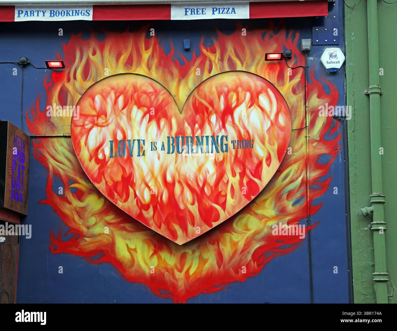 Love is a Burning Thing, The Mean Eyed Cat Bar, Liverpool, Free Pizza, Party Bookings, Heart - Deep South-inspiré bar de plongée Banque D'Images