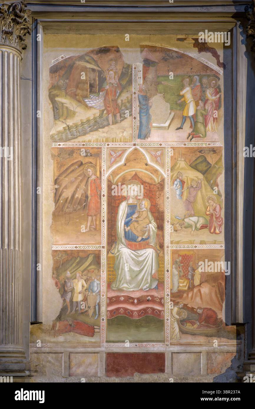 Fresque de la Vierge à l'enfant avec des scènes de la vie de Saint Christophe et Saint Jacques, XIVe siècle, cathédrale d'Arezzo, Italie. Banque D'Images