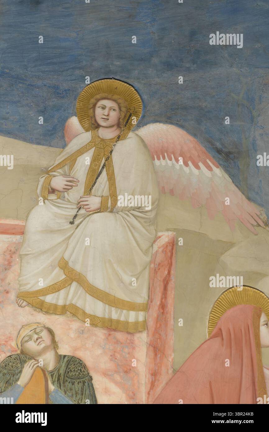 Détail d'un ange de la fresque 'Résurrection', Chapelle Scrovegni, Padoue, Italie, peint par Giotto, montrant un ange assis avec des ailes. Banque D'Images