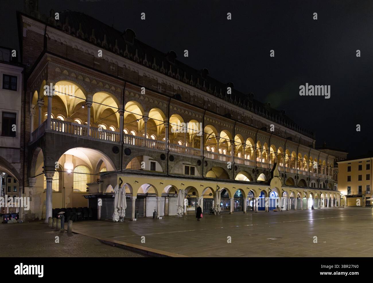 Une vue nocturne du Palazzo della Ragione à Padoue, Italie. Banque D'Images