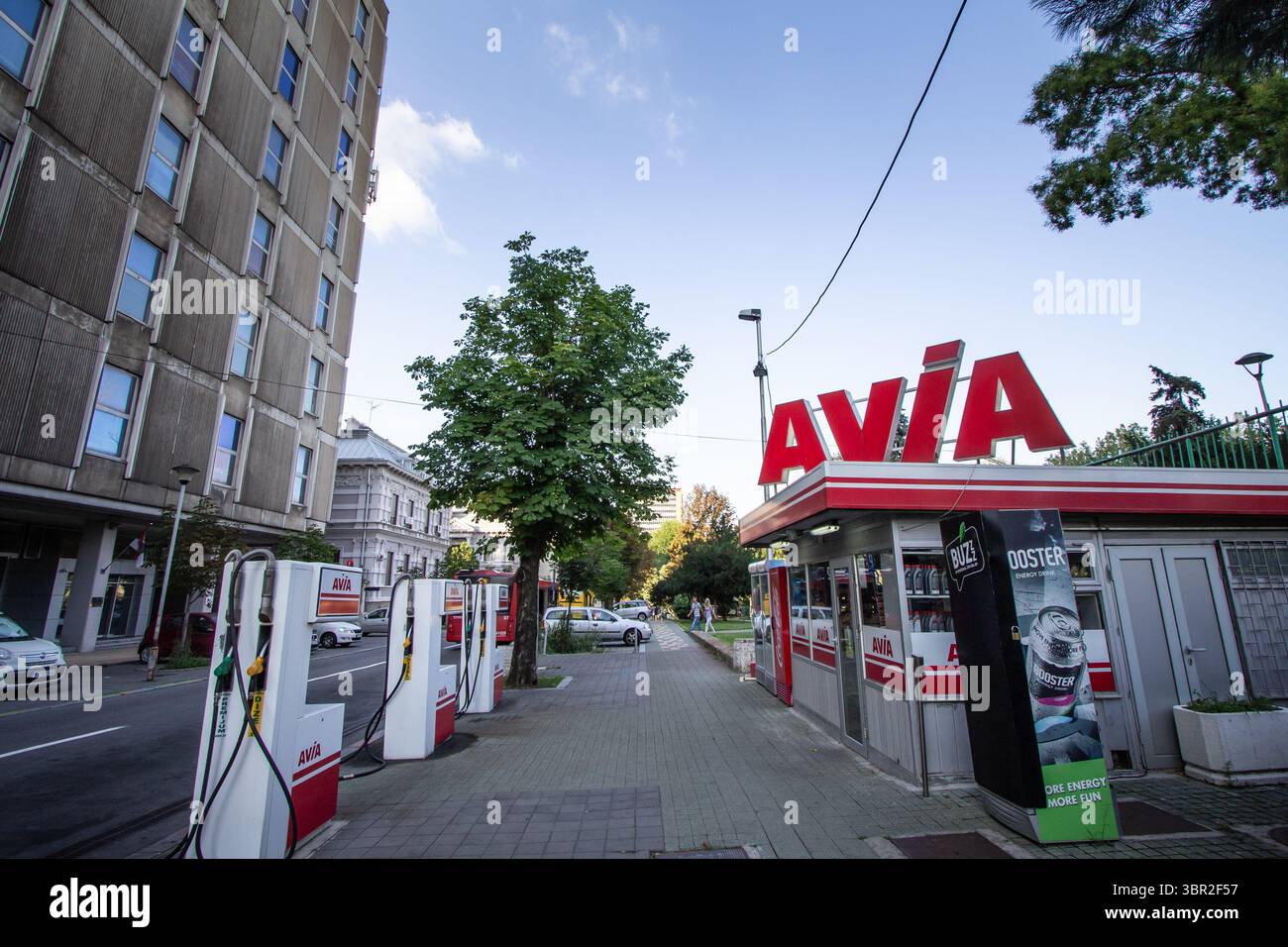 BELGRADE, SERBIE - 22 AVRIL 2025 : station-service Avia dans le centre de Belgrade, Avia est une union suisse d'importateurs indépendants de gaz de pétrole et de stations-service Banque D'Images