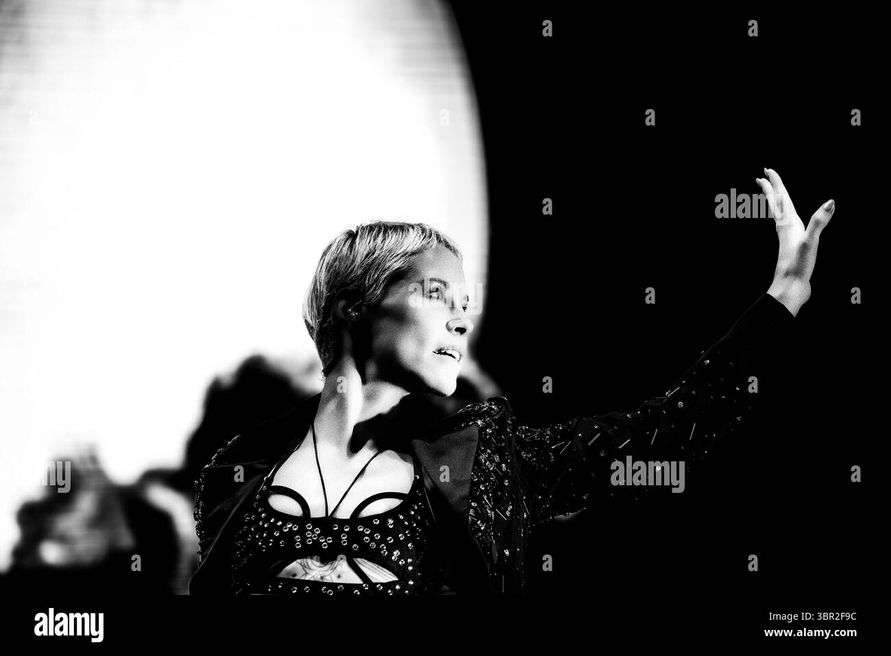 Madrid, Espagne - 6 juillet 2025. Soraya pendant le concert '20 años de Amor' à l'Escenario Plaza España. Banque D'Images