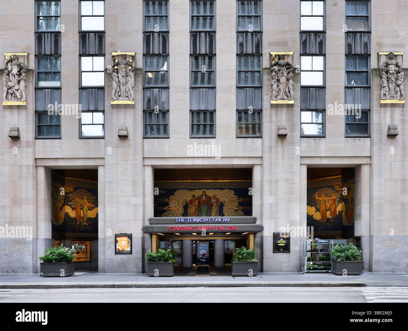 Rockefeller Center à New York, avec entrée au studio Tonight Show Banque D'Images