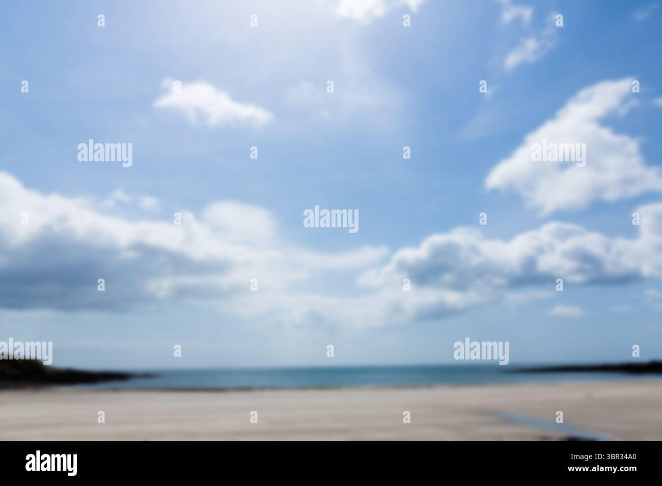 Vue panoramique de la plage contre ciel nuageux Banque D'Images