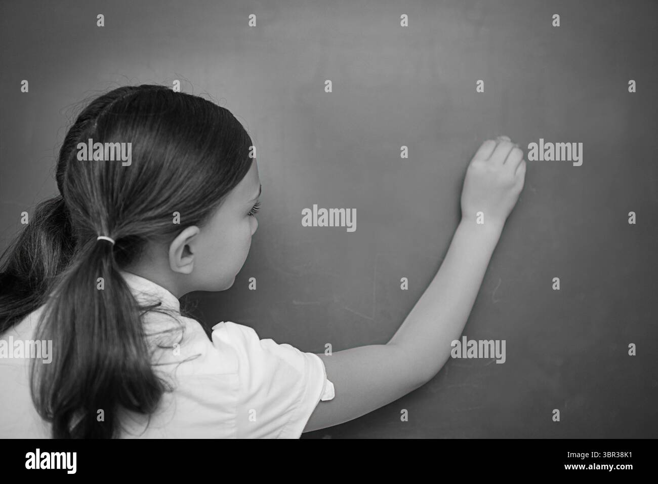 Tableau noir avec écolier Banque D'Images