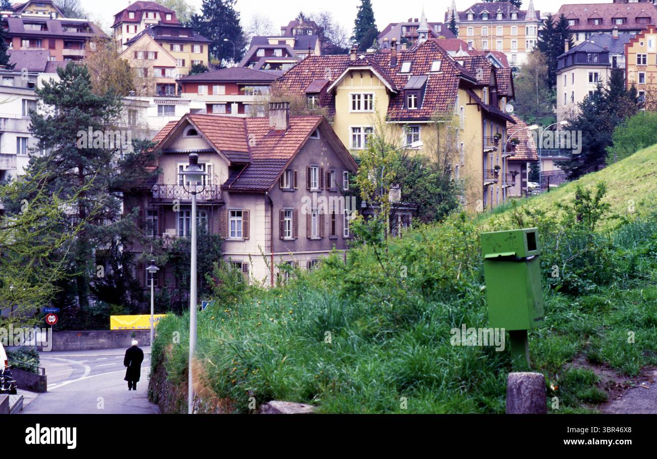 Quartier résidentiel avec architecture suisse traditionnelle, Lucerne, Suisse Banque D'Images