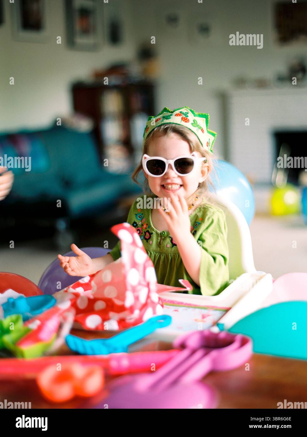 Girl celebrating birthday Banque D'Images