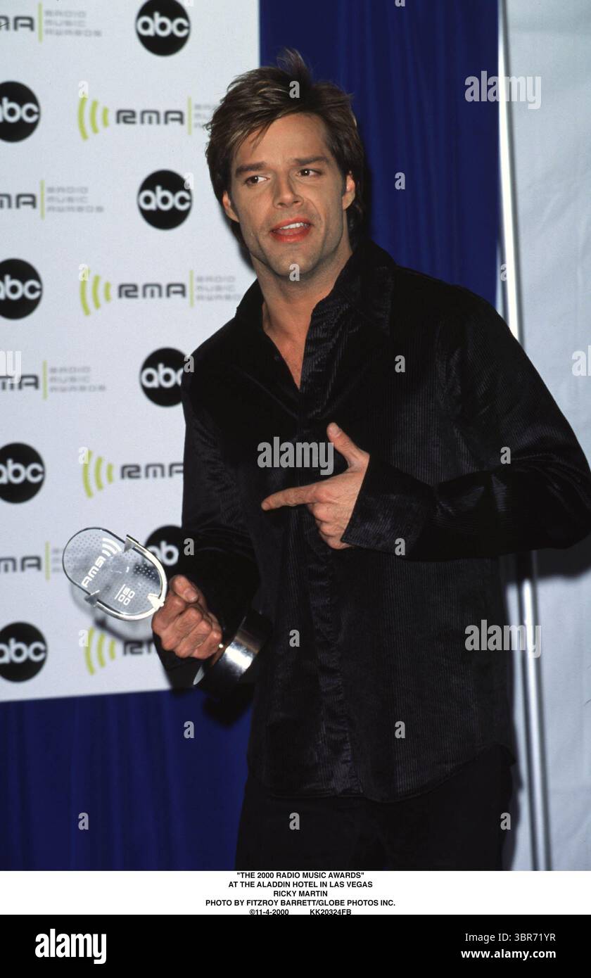JANVIER 1, 2011 - ''LES PRIX DE LA MUSIQUE RADIOPHONIQUE 2000''.À L'HÔTEL ALADDIN À LAS VEGAS.RICKY MARTIN. FITZROY BARRETT/ 11-4-2000 KK20324FB (crédit image : © Fitzroy Berrett/ZUMA Wire) Banque D'Images