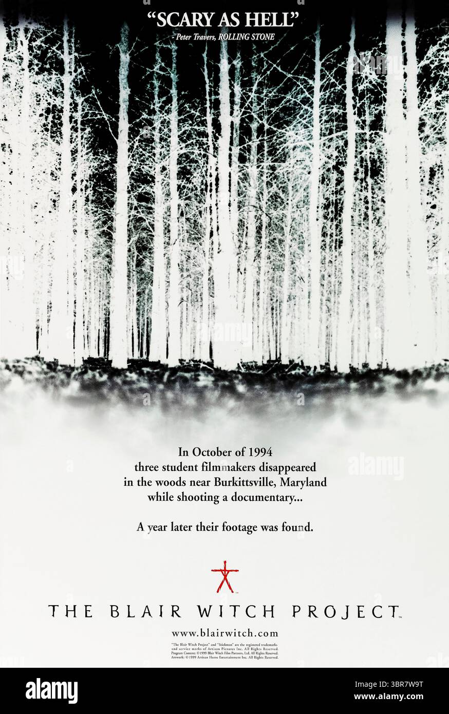 The Blair Witch Project (1999) réalisé par David Lowery et mettant en vedette Heather Donahue, Daniel Myrick et Eduardo Sánchez. Trois étudiants en cinéma disparaissent après avoir voyagé dans une forêt du Maryland pour filmer un documentaire sur la légende locale de Blair Witch, ne laissant que leurs images derrière eux. Photographie d'une affiche originale US Advance de 1999 À USAGE ÉDITORIAL EXCLUSIF. Crédit : BFA / Artisan Pictures Banque D'Images