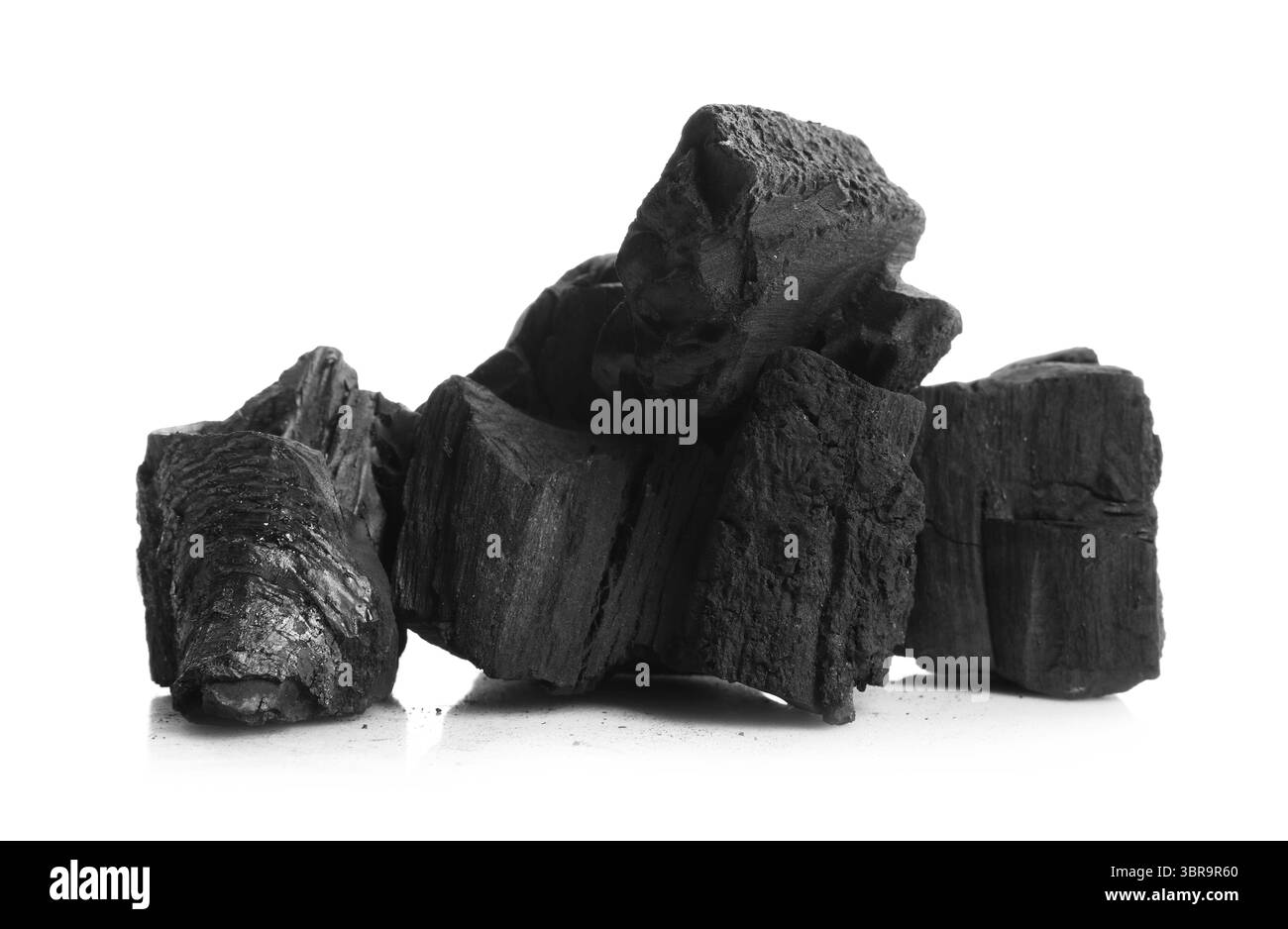 Morceaux de charbons noirs isolés sur blanc Banque D'Images