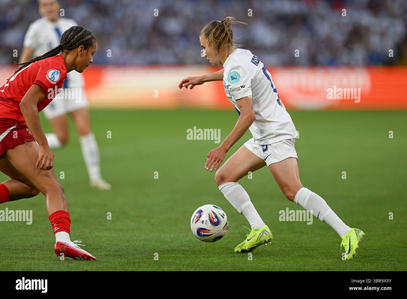 Genève, Suisse. 10 juillet 2025. Katariina Kosola (9) de Finlande photographiée lors du match de la journée 3 dans le groupe A de l'équipe nationale de football féminin de Finlande contre la Suisse lors du championnat Womens Euro 2025 en Suisse, le vendredi 10 juillet 2025 à Genève, Suisse . Crédit : Sportpix/Alamy Live News Banque D'Images