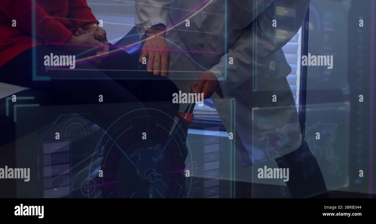 Médecin exécutant tapotant le genou avec un marteau réflexe dans la salle d'examen, avec superpositions de données médicales numériques Banque D'Images