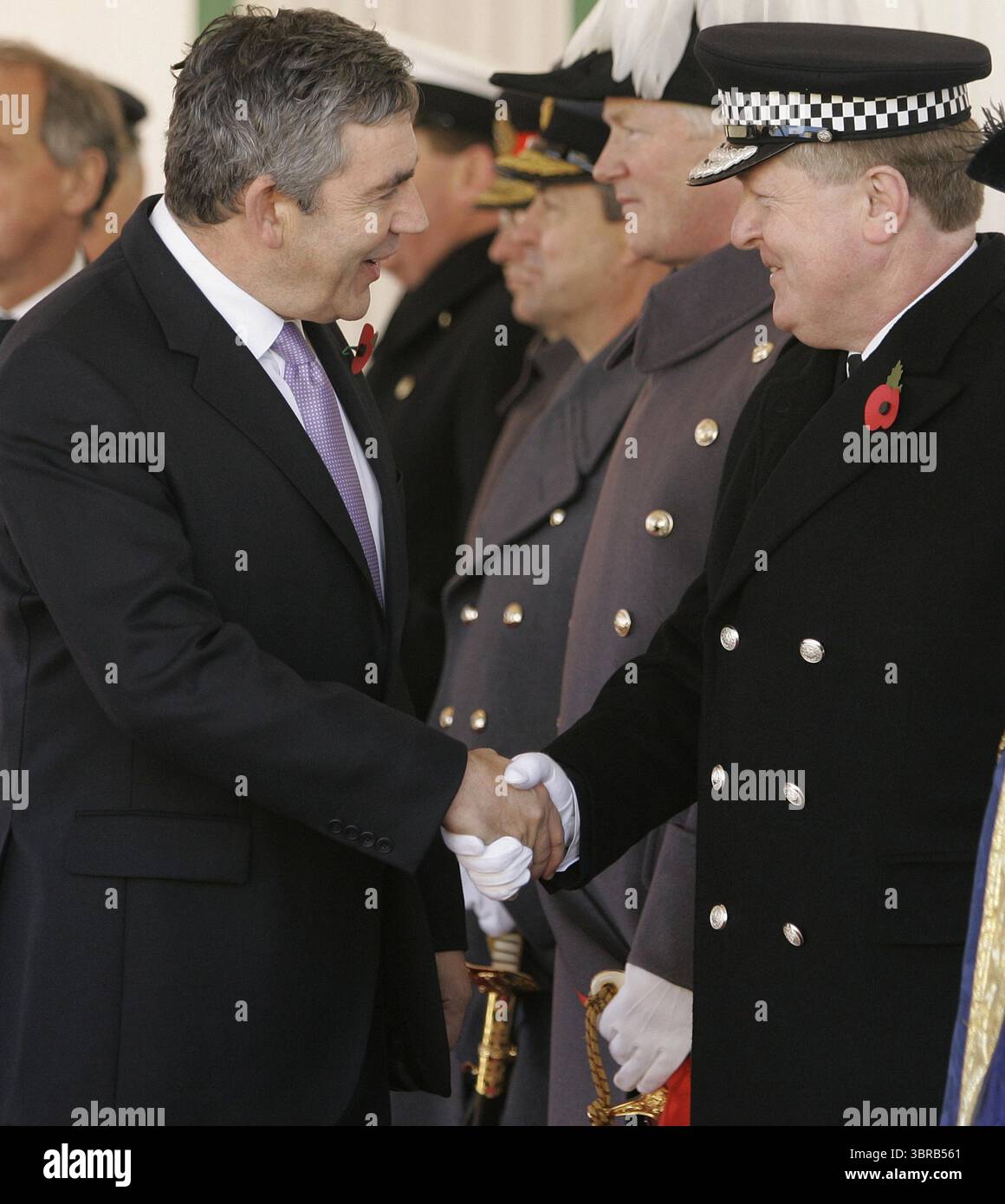 Photo du dossier datée du 30/10/07 le premier ministre de l'époque, Gordon Brown, a rencontré le commissaire Sir Ian Blair lors de la cérémonie d'accueil du roi Abdallah d'Arabie saoudite à Horse Guards Parade, Londres. Lord Blair, ancien commissaire de la police métropolitaine, qui était responsable de la force lors des attentats du 7 juillet, est décédé à l'âge de 72 ans. Ian Blair, qui a dirigé la force de 2005 à 2008, a pris un siège en tant que pair crossbencher en 2010 lorsqu'il est devenu Lord Blair de Boughton. Il avait été fait chevalier en 1999. Date d'émission : vendredi 11 juillet 2025. Banque D'Images