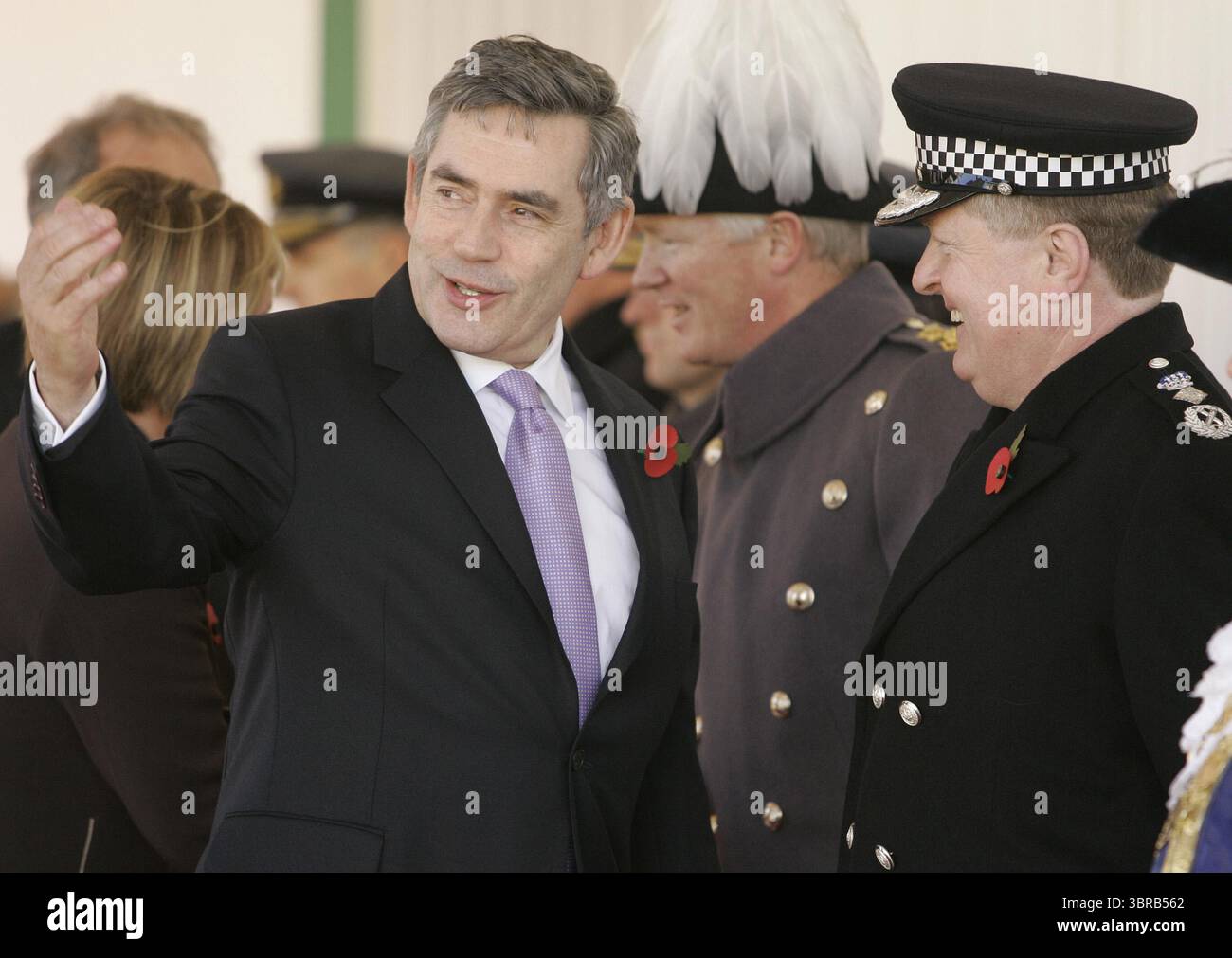 Photo du dossier datée du 30/10/07 le premier ministre de l'époque, Gordon Brown, a rencontré le commissaire Sir Ian Blair lors de la cérémonie d'accueil du roi Abdallah d'Arabie saoudite à Horse Guards Parade, Londres. Lord Blair, ancien commissaire de la police métropolitaine, qui était responsable de la force lors des attentats du 7 juillet, est décédé à l'âge de 72 ans. Ian Blair, qui a dirigé la force de 2005 à 2008, a pris un siège en tant que pair crossbencher en 2010 lorsqu'il est devenu Lord Blair de Boughton. Il avait été fait chevalier en 1999. Date d'émission : vendredi 11 juillet 2025. Banque D'Images