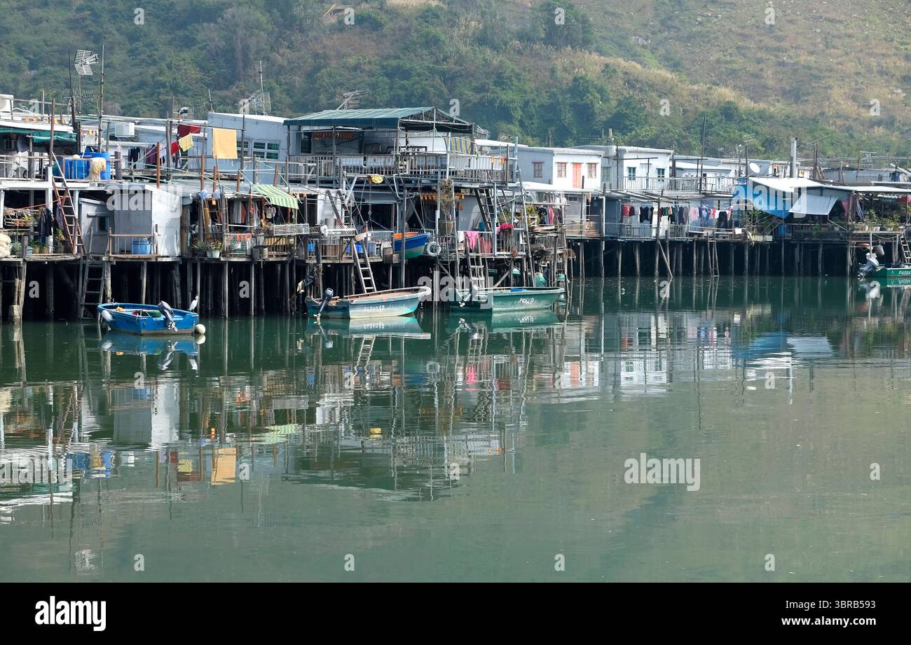 Tai O maisons de village de pêcheurs sur pilotis sur l'ouest de l'île de Lantau à Hong Kong, célèbre pour la pâte de poisson et ses charmantes maisons sur pilotis. Banque D'Images