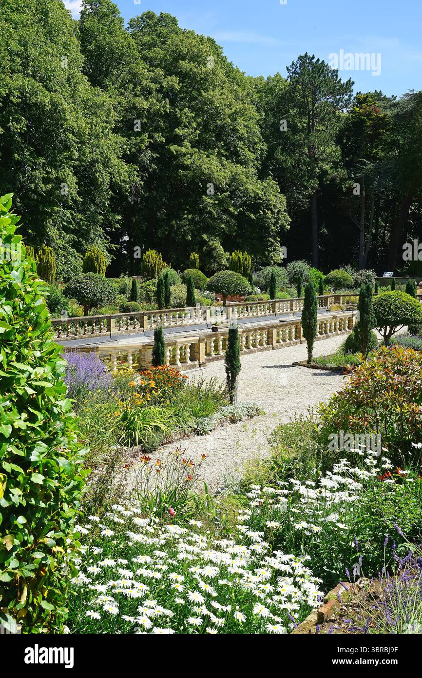 Harold Peto's Italian Garden au Gardens of Easton Lodge Banque D'Images