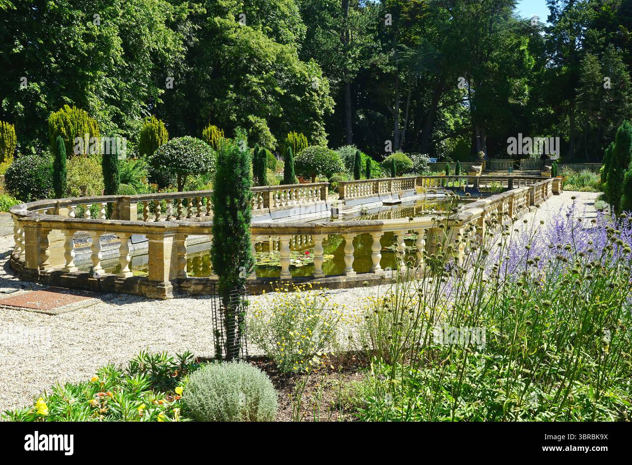 Harold Peto's Italian Garden au Gardens of Easton Lodge Banque D'Images