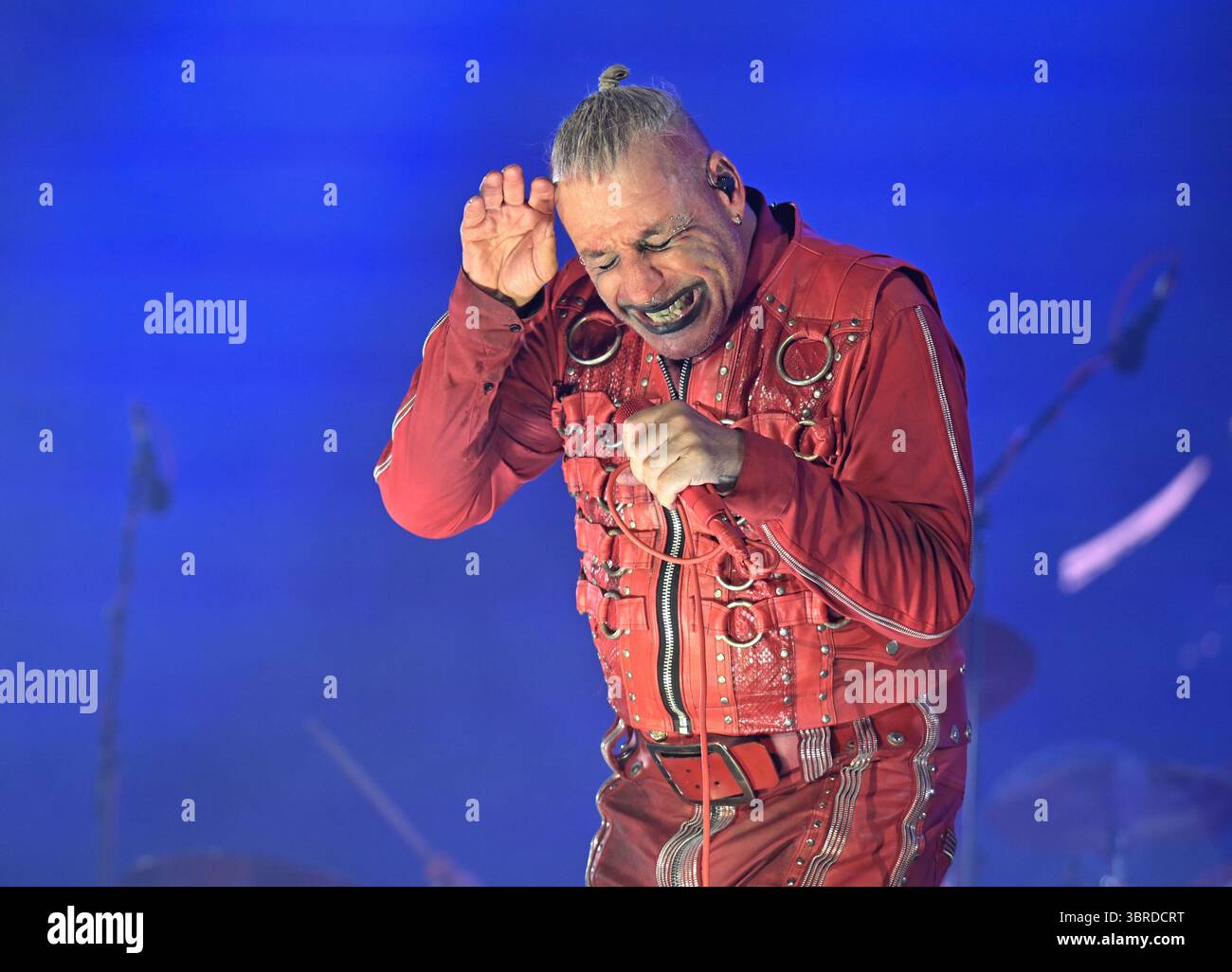 Vizovice, République tchèque. 11 juillet 2025. Le chanteur Till Lindemann, chanteur du groupe allemand Rammstein, se produit lors de la deuxième journée du festival Masters of Rock, à Vizovice, en République tchèque, le 11 juillet 2025. Crédit : Dalibor Gluck/CTK photo/Alamy Live News Banque D'Images