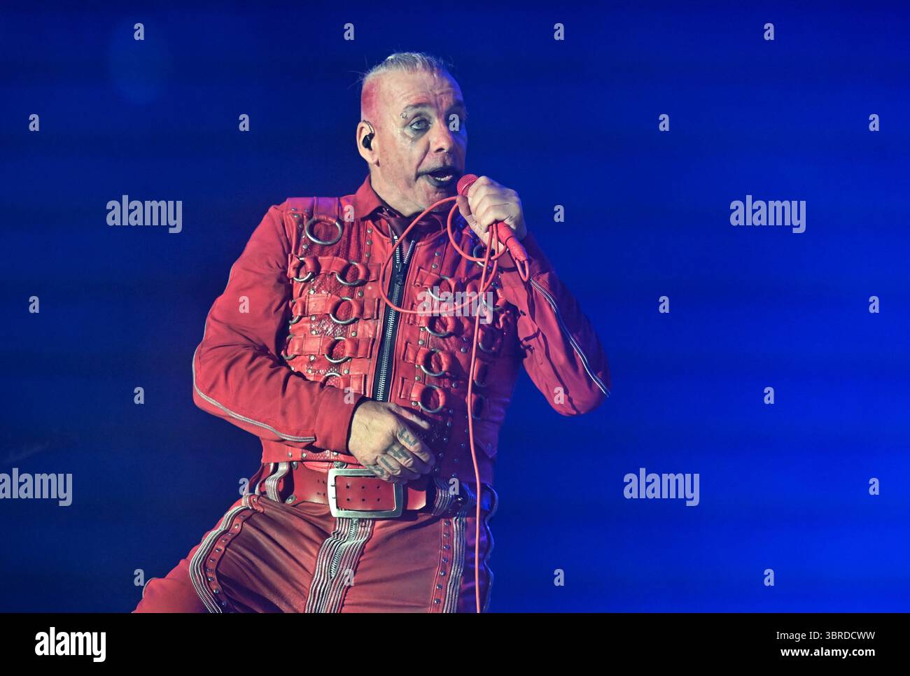 Vizovice, République tchèque. 11 juillet 2025. Le chanteur Till Lindemann, chanteur du groupe allemand Rammstein, se produit lors de la deuxième journée du festival Masters of Rock, à Vizovice, en République tchèque, le 11 juillet 2025. Crédit : Dalibor Gluck/CTK photo/Alamy Live News Banque D'Images