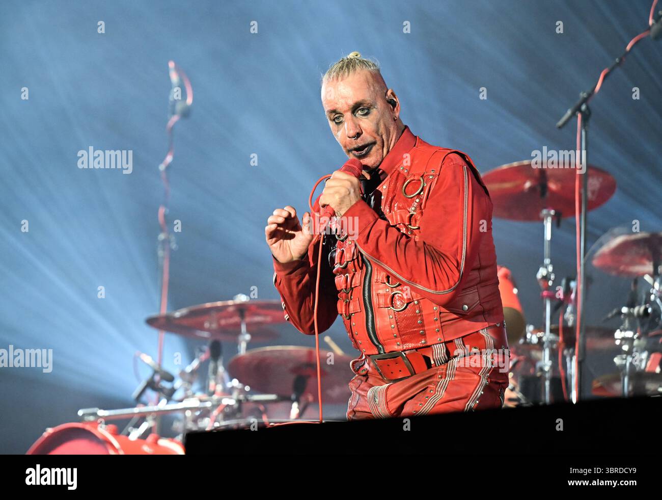 Vizovice, République tchèque. 11 juillet 2025. Le chanteur Till Lindemann, chanteur du groupe allemand Rammstein, se produit lors de la deuxième journée du festival Masters of Rock, à Vizovice, en République tchèque, le 11 juillet 2025. Crédit : Dalibor Gluck/CTK photo/Alamy Live News Banque D'Images