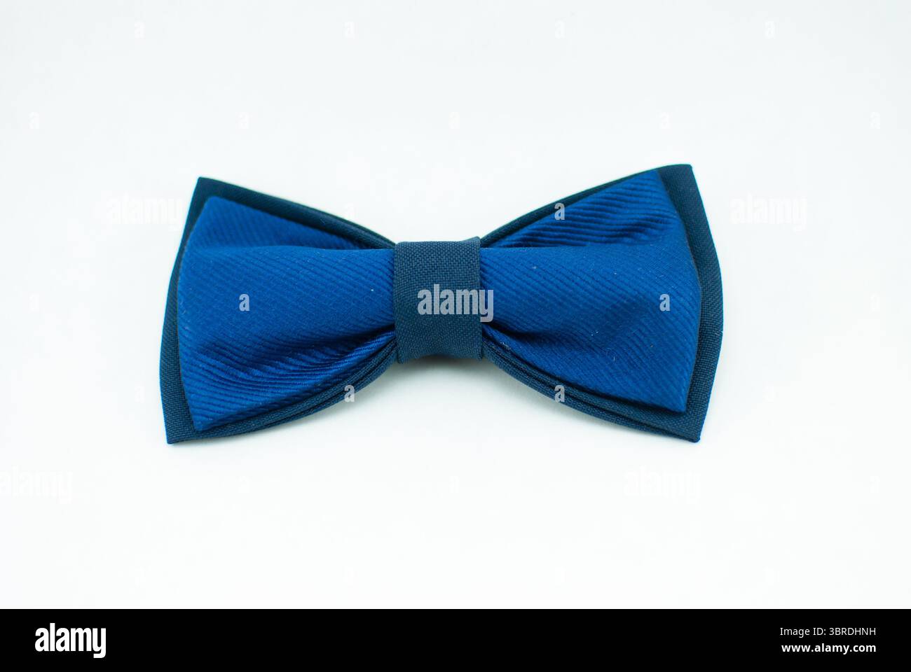 Noeud papillon bleu foncé élégant bien conçu en tissu doux Banque D'Images