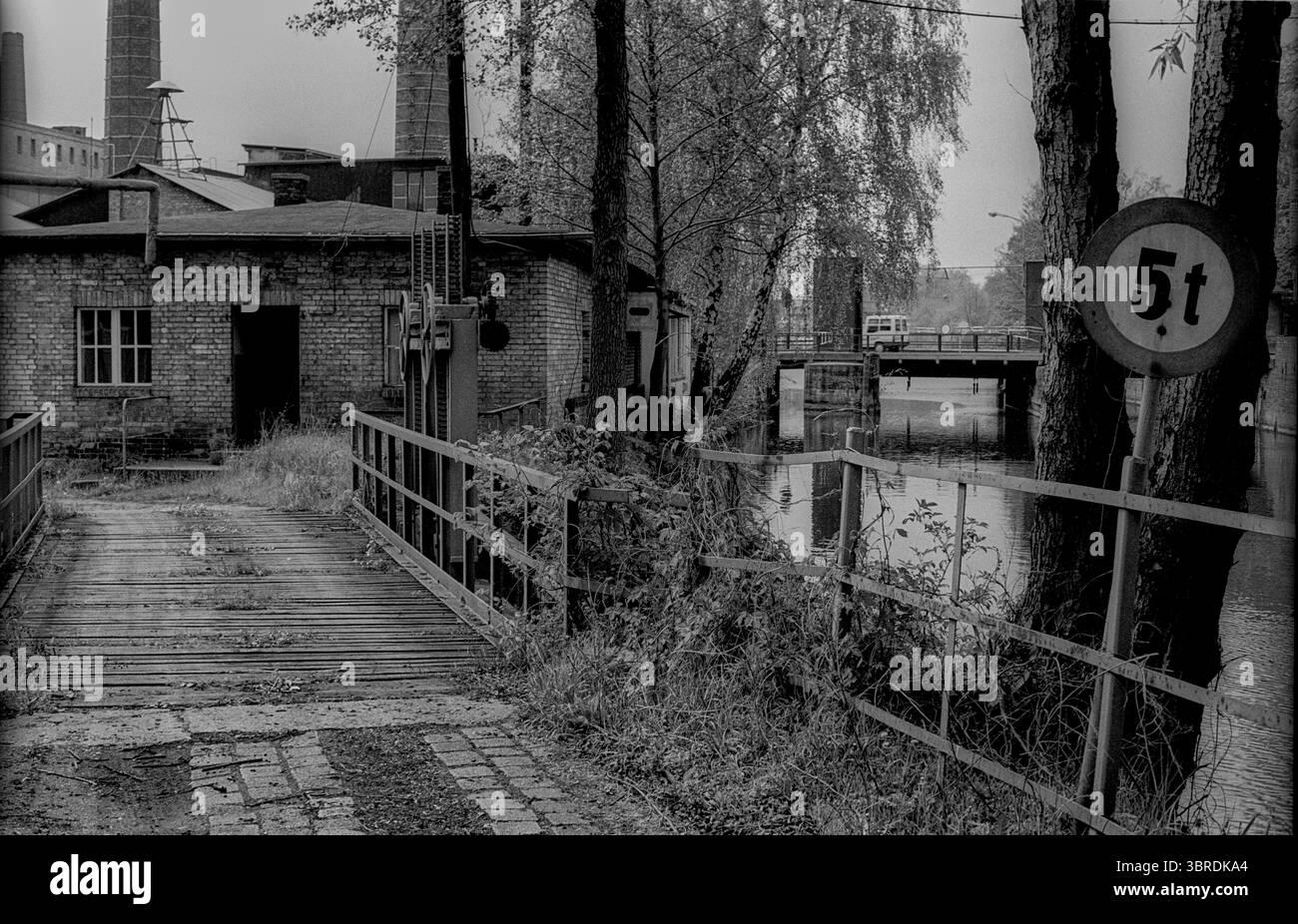 Allemagne, Finow, 11 mai 1992, Eberswalde-Finow, cheminées, Finow canal, usine désaffectée Banque D'Images