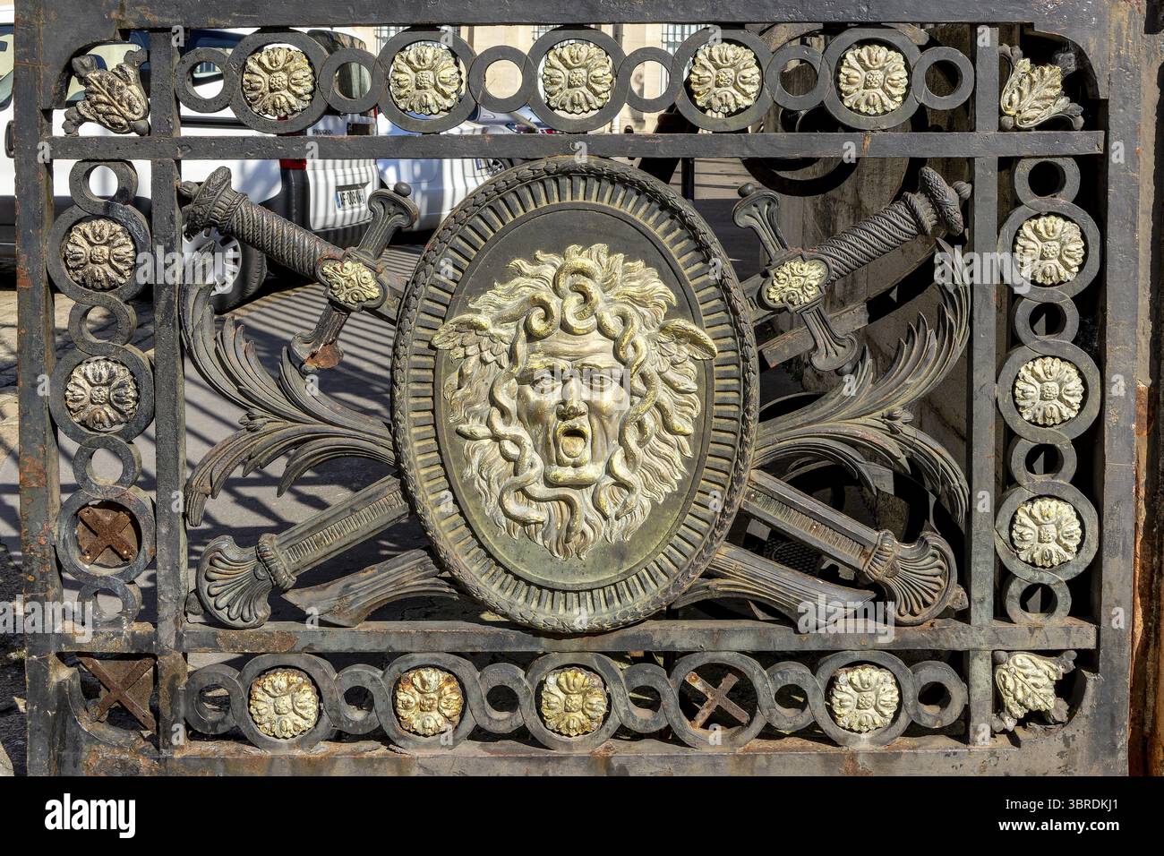 Porte décorative relief Palace médiéval Palais Ducal de Dijon (Palais des Ducs et des Etats de Bourgogne) dans le centre historique, Dijon, Côte d'Or, B. Banque D'Images Porte décorative relief Palace médiéval Palais Ducal de Dijon (Palais des Ducs et des Etats de Bourgogne) dans le centre historique, Dijon, Côte d'Or, B. Banque D'Images