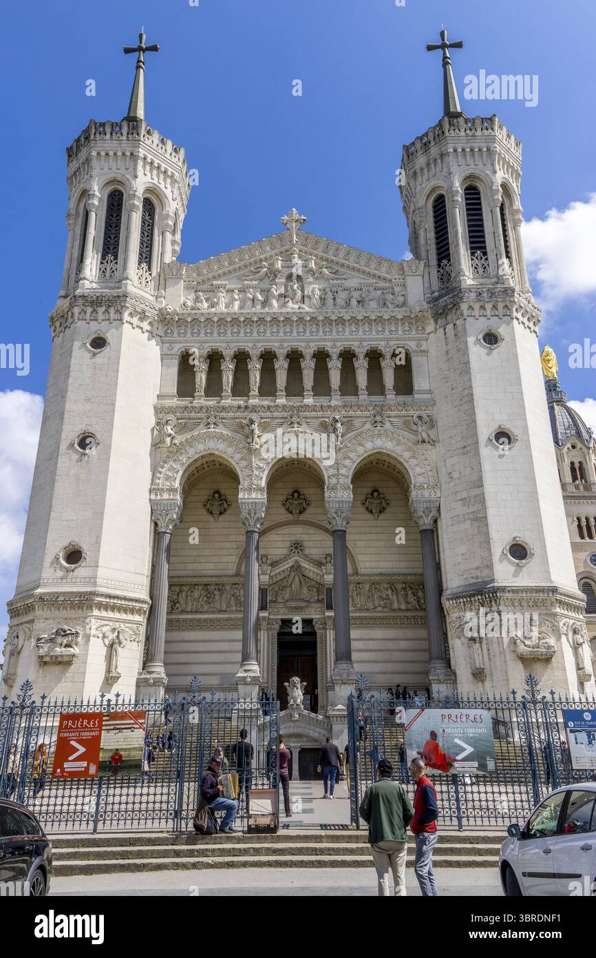 Basilique notre-Dame de Fourvière (notre-Dame de Fourvière), Lyon, Auvergne-Rhône-Alpes, Métropole de Lyon, France Banque D'Images Basilique notre-Dame de Fourvière (notre-Dame de Fourvière), Lyon, Auvergne-Rhône-Alpes, Métropole de Lyon, France Banque D'Images