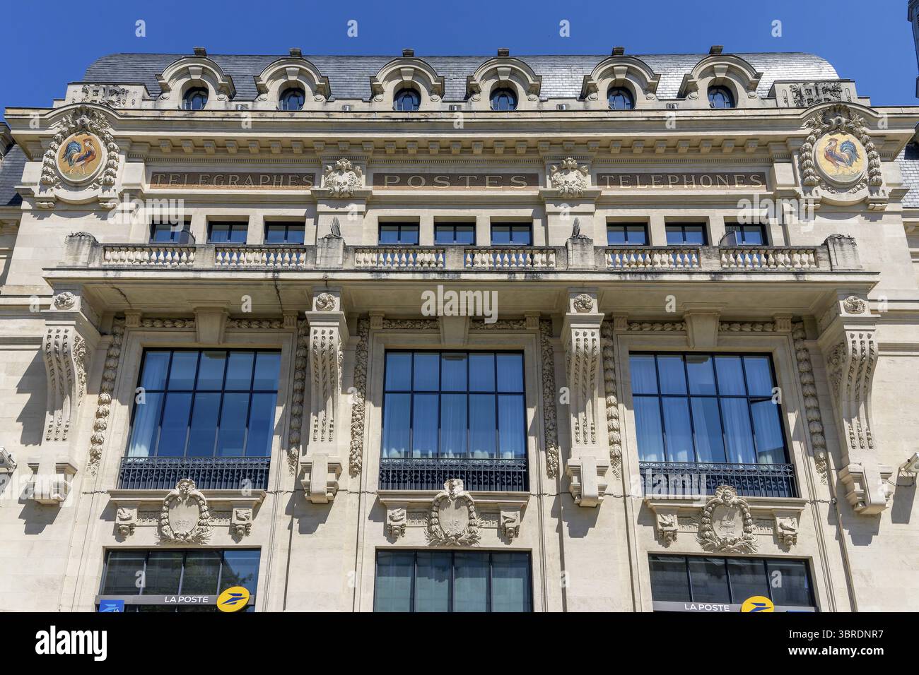 Bâtiment de la poste Dijon Grangier sur PL. Place Grangier dans le centre ville historique, Dijon, Côte d'Or, Bourgogne, Bourgogne-Franche-Comté Banque D'Images Bâtiment de la poste Dijon Grangier sur PL. Place Grangier dans le centre ville historique, Dijon, Côte d'Or, Bourgogne, Bourgogne-Franche-Comté Banque D'Images