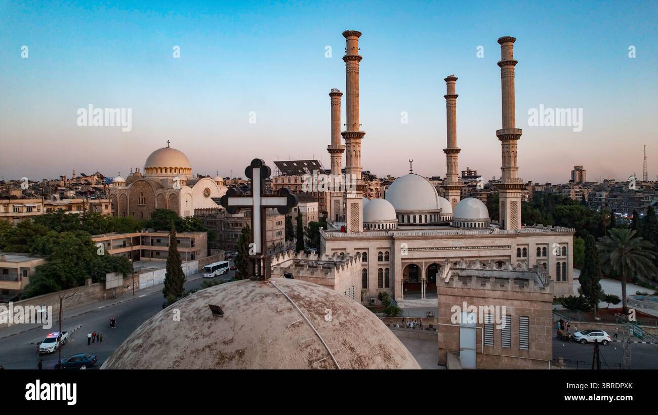 L'église latine d'Alep à Azizia capturée au coucher du soleil Banque D'Images
