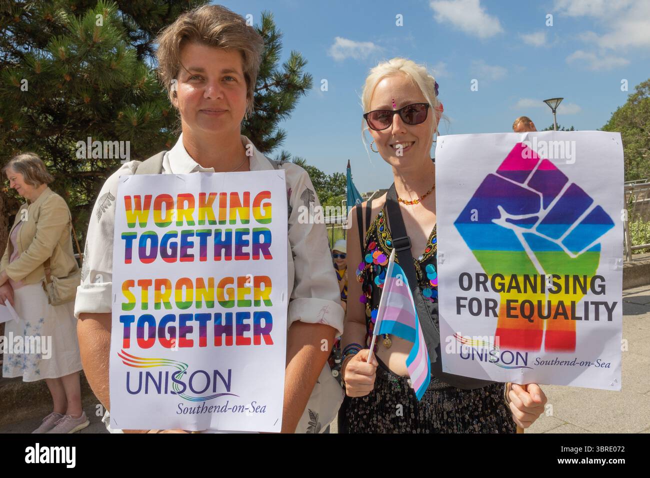 Southend on Sea, Royaume-Uni. 12 juillet 2025. Des milliers de personnes prennent part à un défilé le long de la High Street pour célébrer la fierté. Le défilé se termine au Warrier Park pour un festival de la fierté. Penelope Barritt/Alamy Live News Banque D'Images